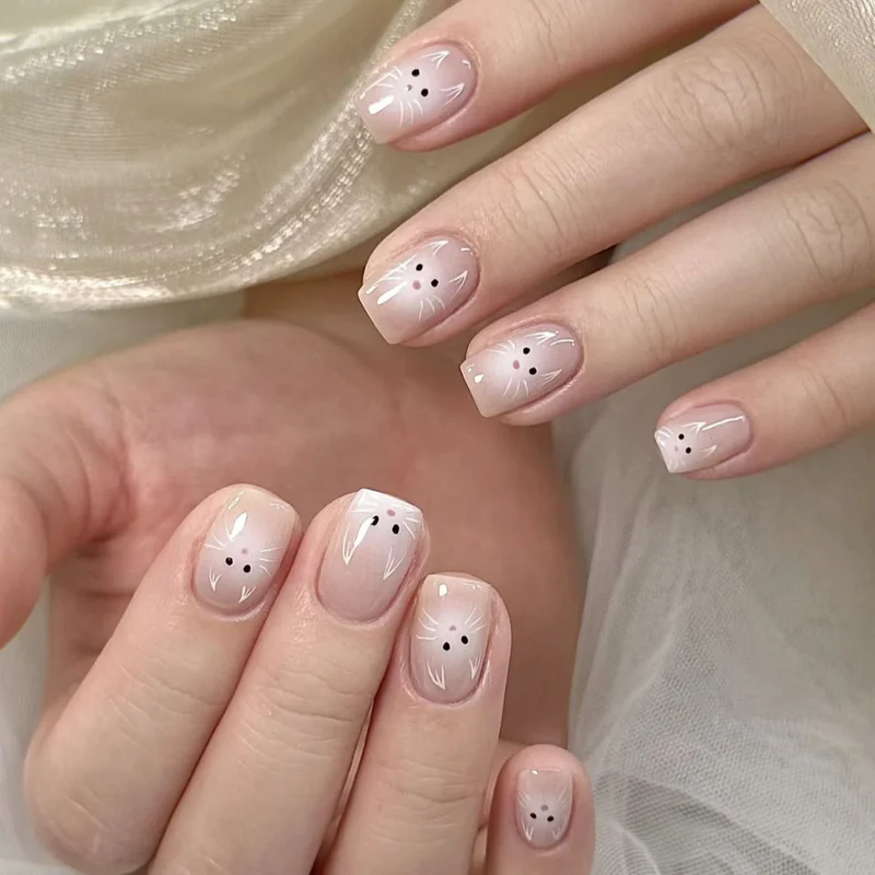 Dekorativer Schmetterlings-verzierter Press-On Nagelset