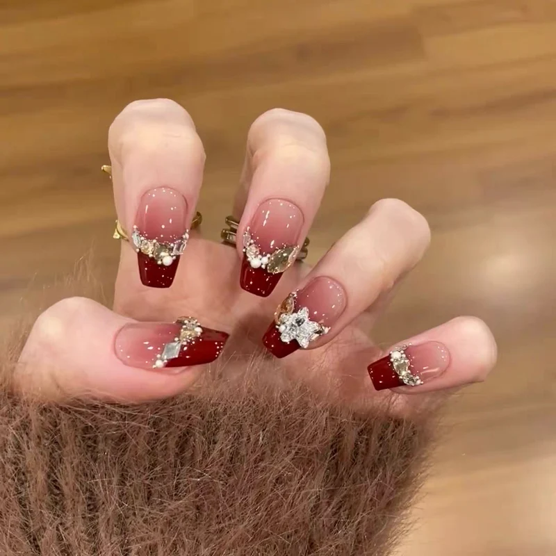 Dekorativer Schmetterlings-verzierter Press-On Nagelset