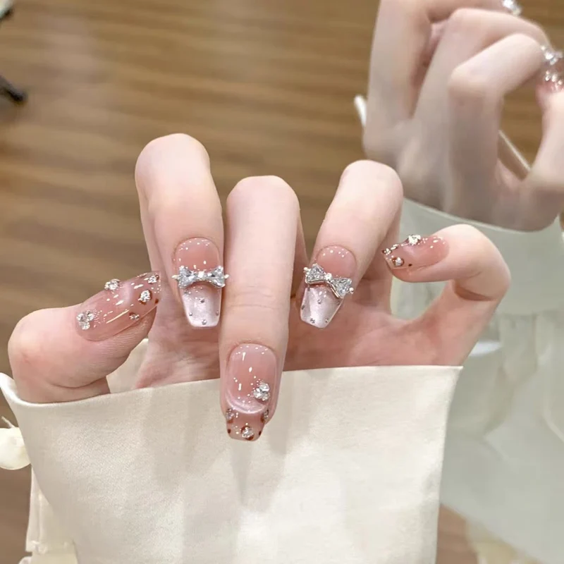 Dekorativer Schmetterlings-verzierter Press-On Nagelset