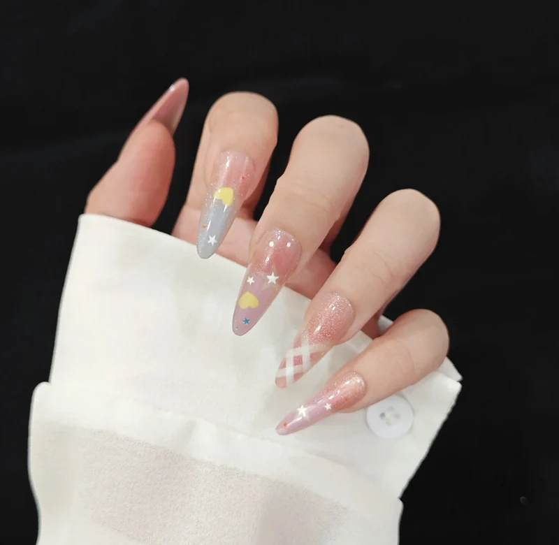 Dekorativer Schmetterlings-verzierter Press-On Nagelset