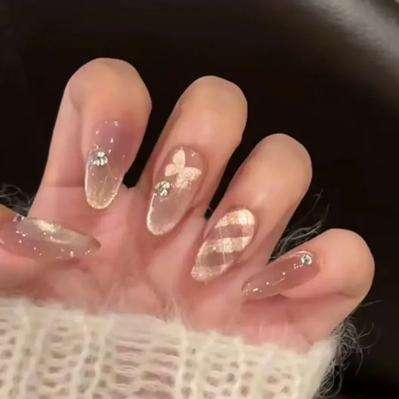 Dekorative handwerkliche Nagelverlängerungen
