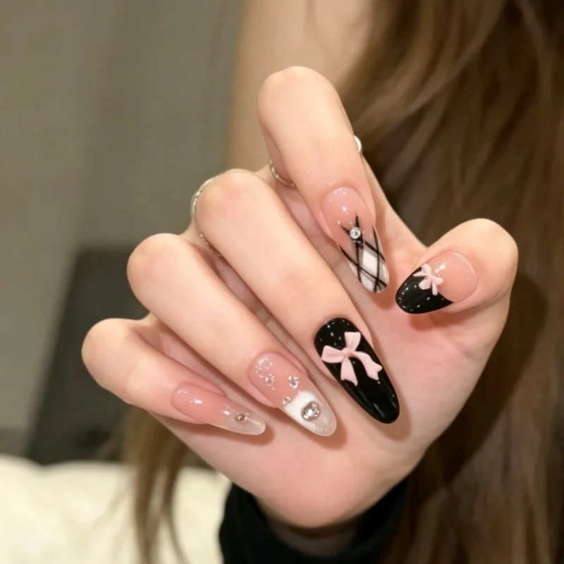 Dekorative handwerkliche Nagelverlängerungen