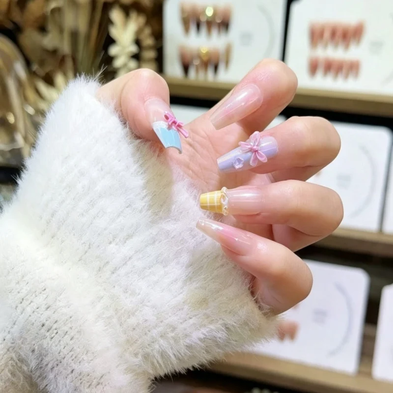 Dekorative handwerkliche Nagelverlängerungen
