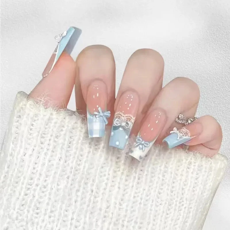 Dekorative handwerkliche Nagelverlängerungen