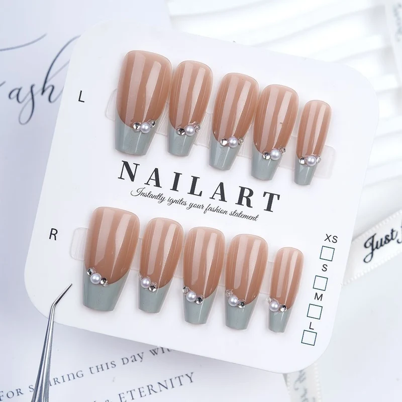 Schmetterling-inspirierte Stiletto Press-On Nägel