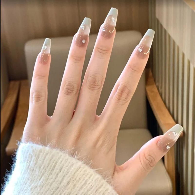 Künstlerische Stiletto-Nagelverlängerungen
