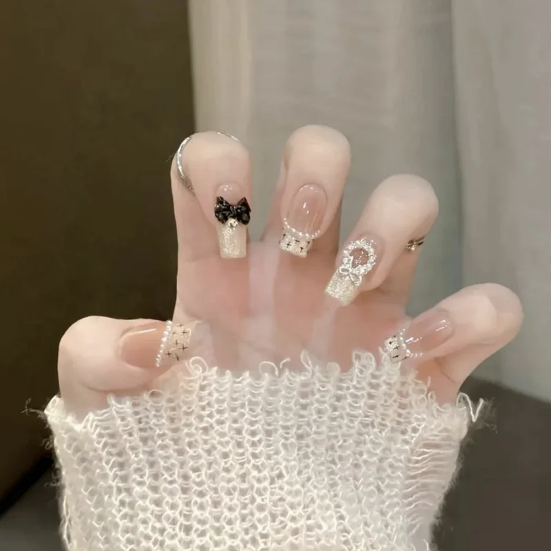 Künstlerische Stiletto-Nagelverbesserungen