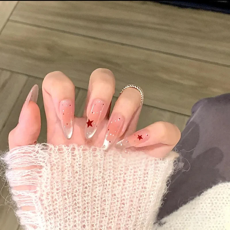 Künstlerische Stiletto-Nagelverbesserungen