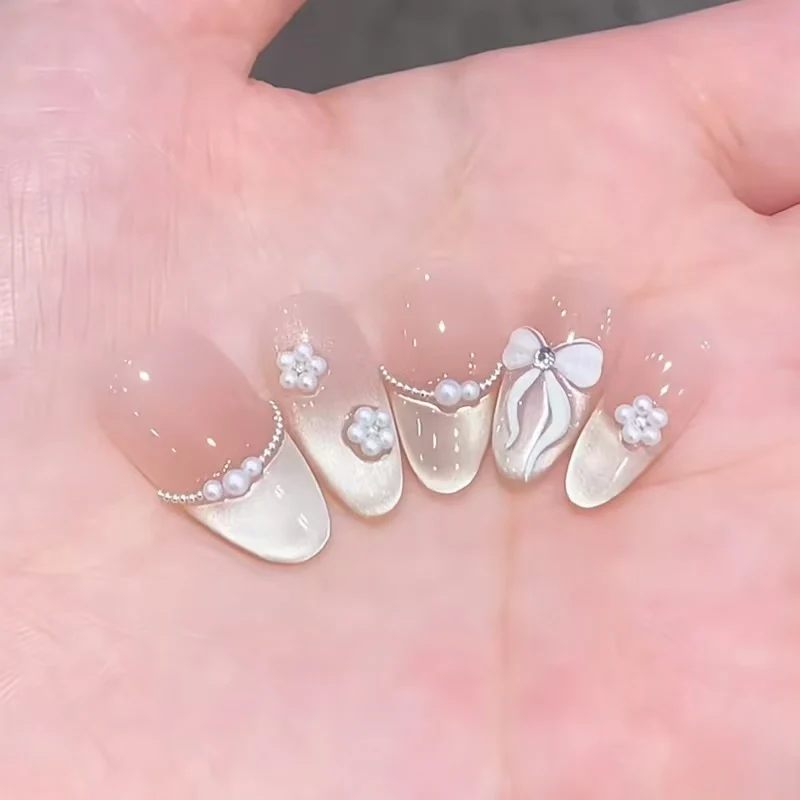 Künstlerische Stiletto-Nagelverbesserungen