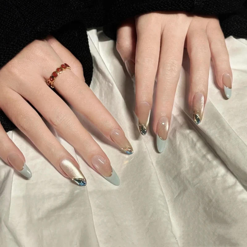 Künstlerische Stiletto-Nagelverbesserungen