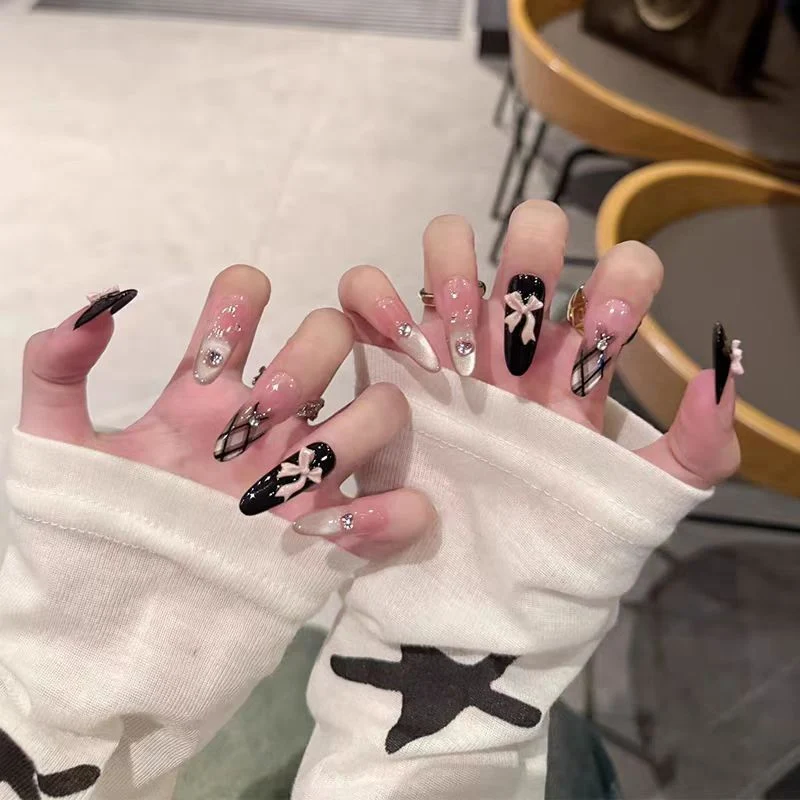 Künstlerische Stiletto-Nagelverbesserungen