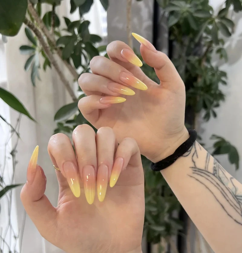 Künstlerische Nagelkunst