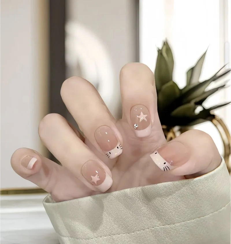 Künstlerische Nagelkunst