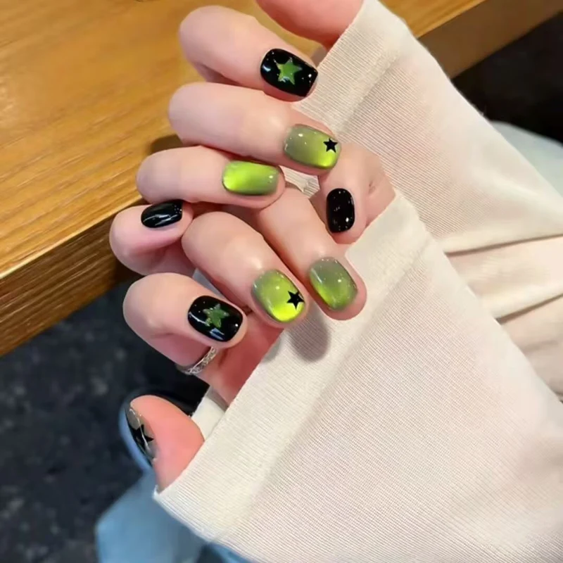 Künstlerische Nagelkunst