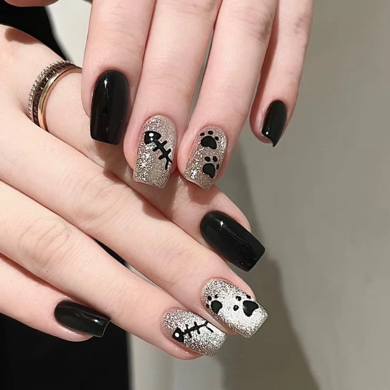 Künstlerische Nagelkunst