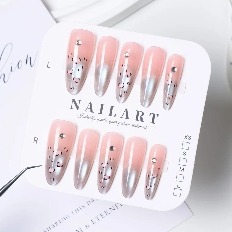 Künstlerische Nagelkunst