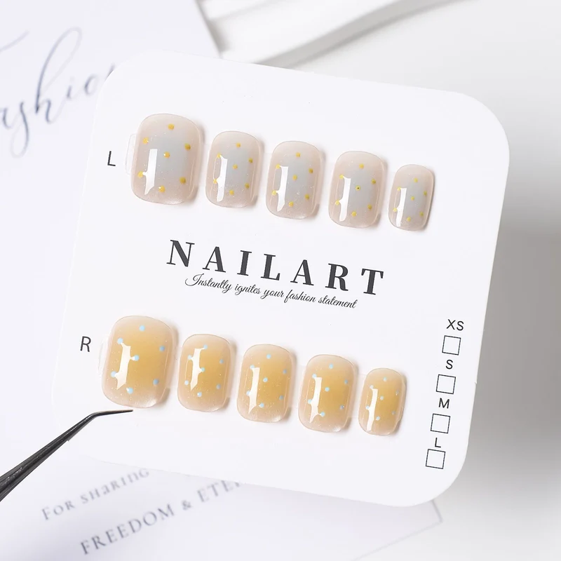 Künstlerische Nagelkunst