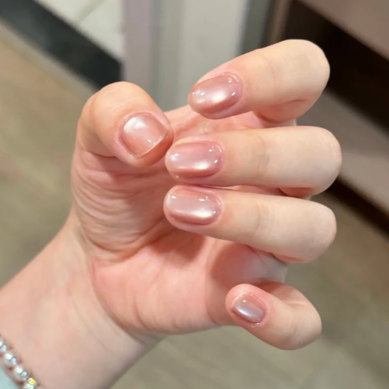 Künstlerische Nagelkunst