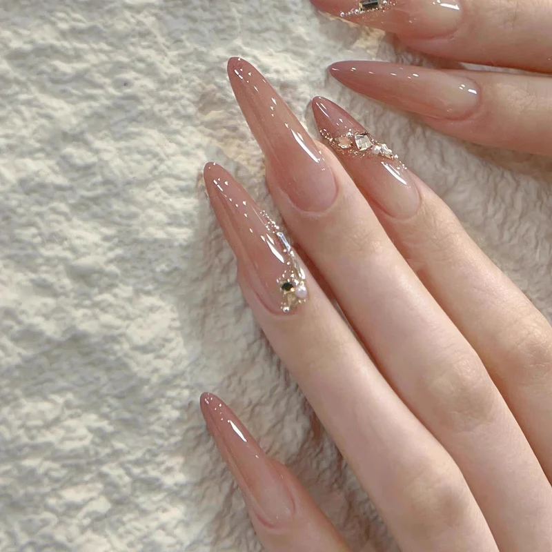 Künstlerische Nagelzubehör
