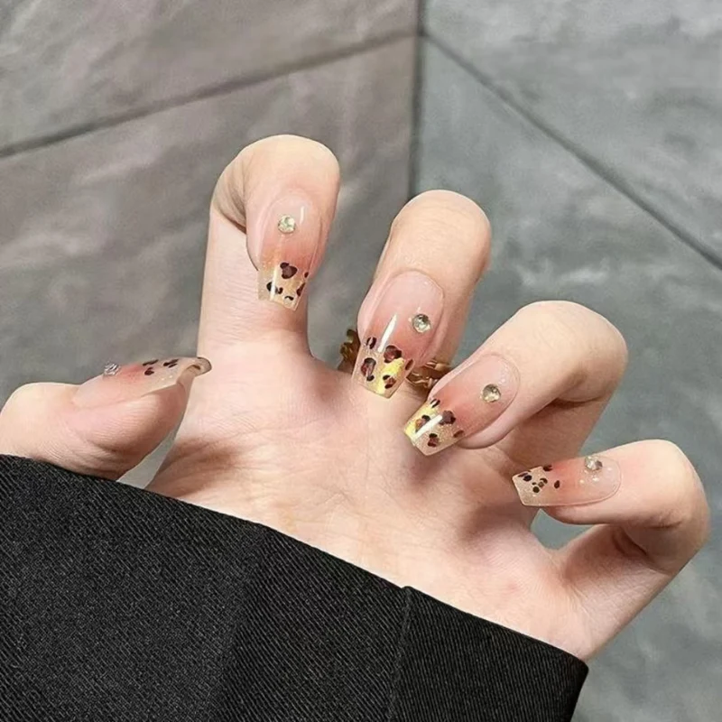 Künstlerisch Herz-verzierte Stiletto Nägel