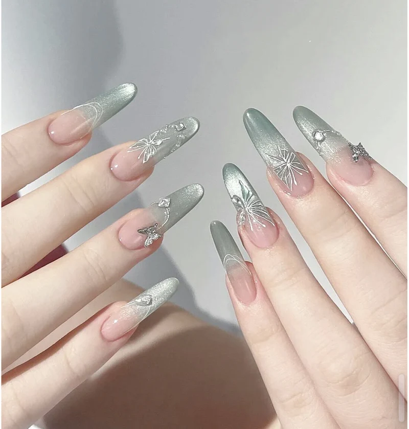 Künstlerisch Herz-verzierte Stiletto Nägel