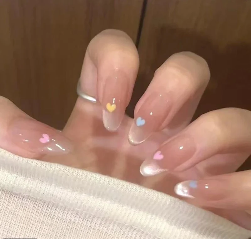 Künstlerisch Herz-verzierte Stiletto Nägel