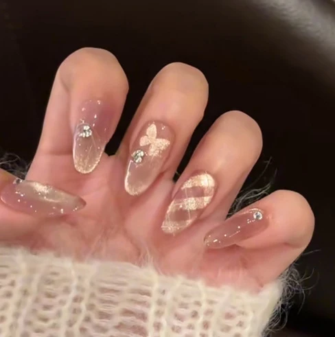 Künstlerisch Herz-verzierte Stiletto Nägel