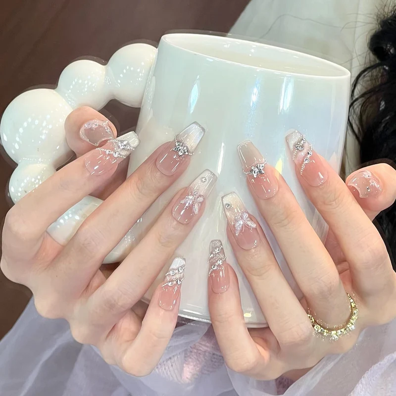 Künstlerisch Herz-verzierte Stiletto Nägel
