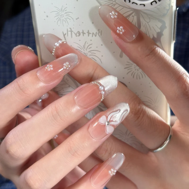 Künstlerische French Tip Press-On Nägel