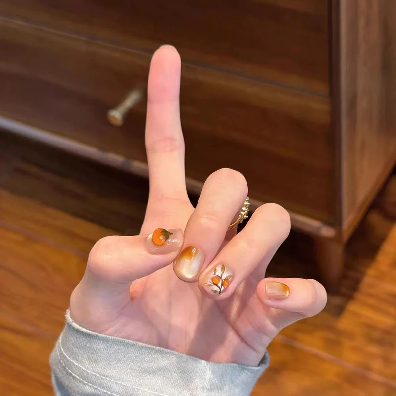 Künstlerische Blumen-Gel-Nagelverlängerungen