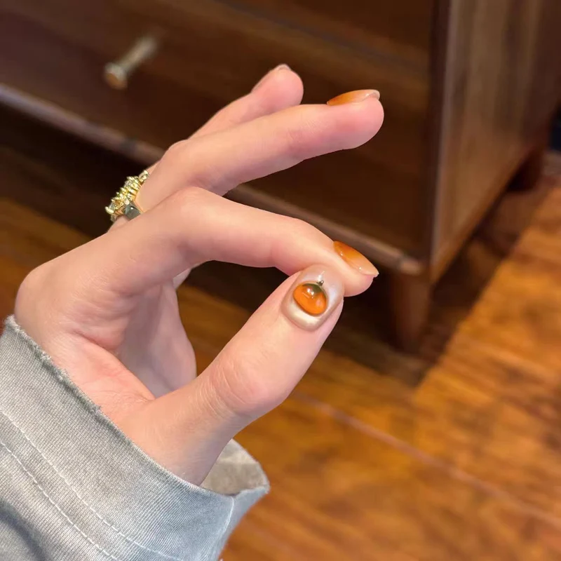 Künstlerische Blumen-Gel-Nagelverlängerungen