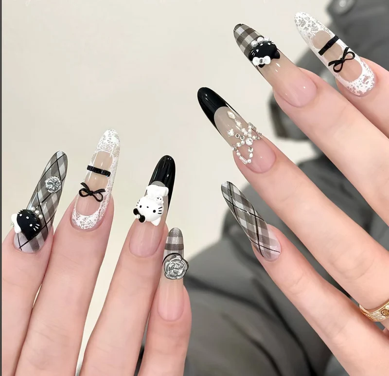 Künstlerisch floral gestaltete Stiletto Press-On Nägel