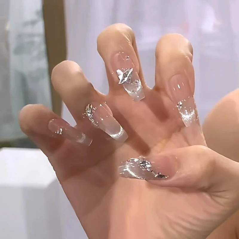 Künstlerisches dekoratives Press-On-Nagelset