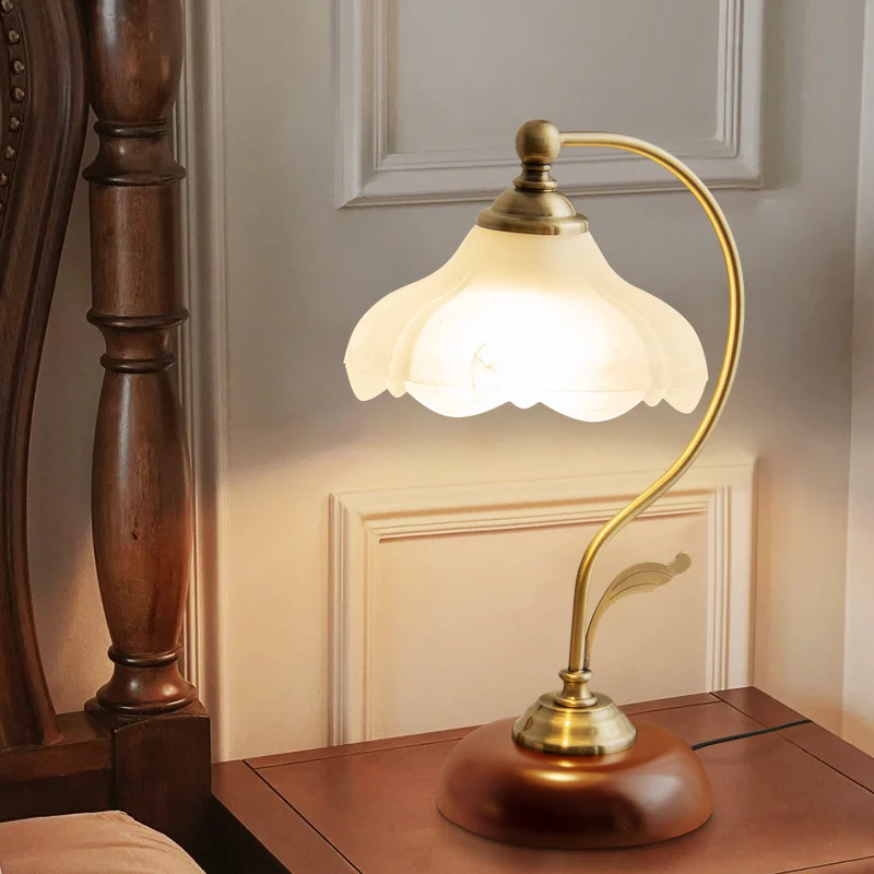 Vintage-inspirierte Glas-Tischlampe