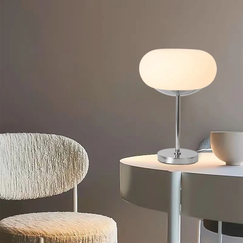 Moderne Glas- und Chrom-Tischlampe