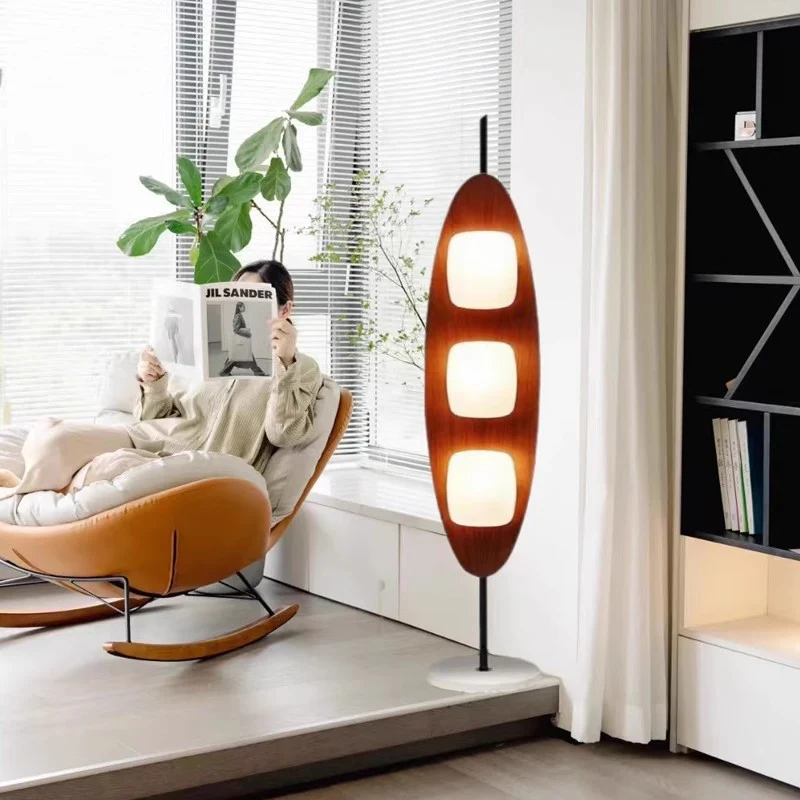 Moderne skulpturale Stehlampe
