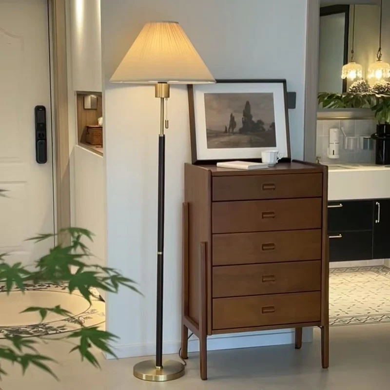 Elegante Stehfußlampe
