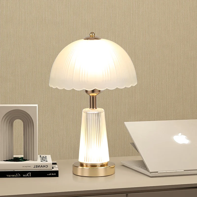 Elegante Glas-Schirm-Tischlampe