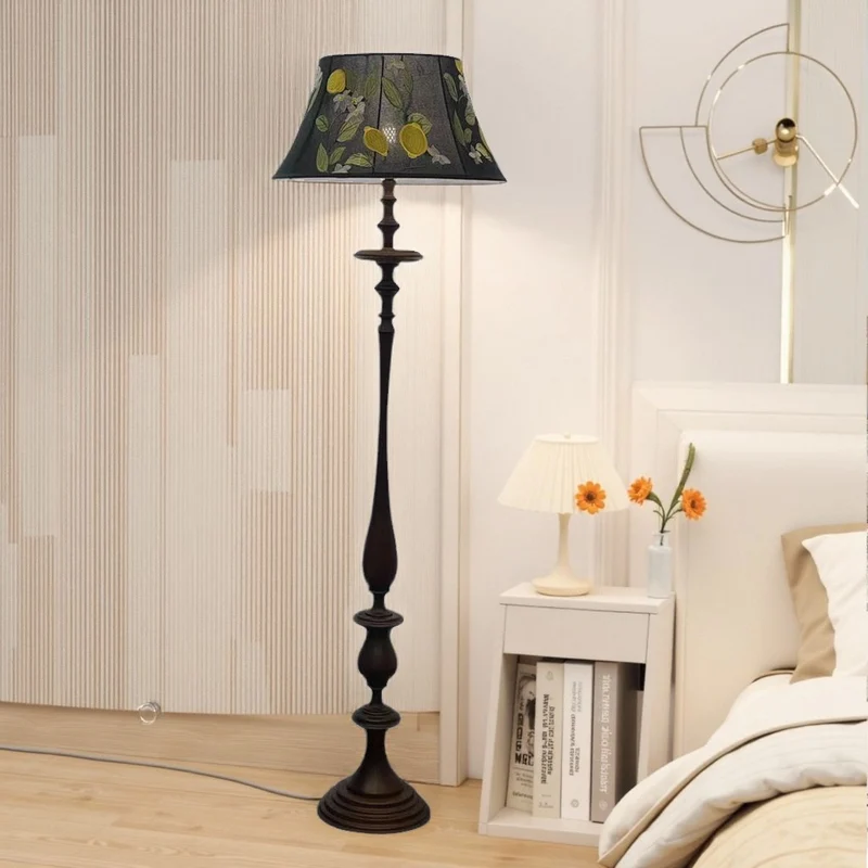 Elegante Blumenmuster Stehlampe