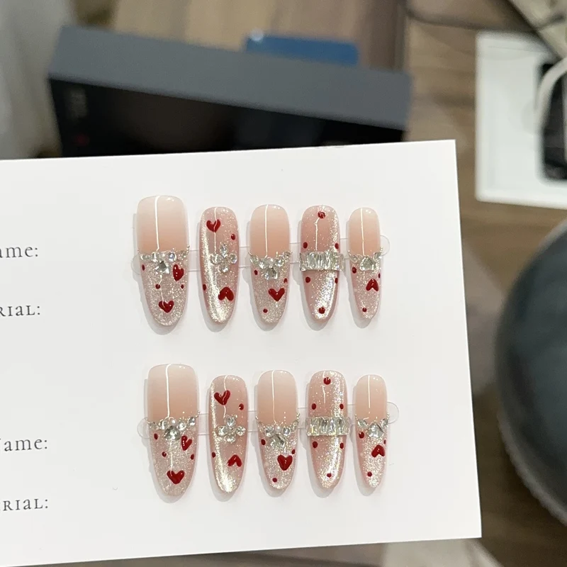 Herz-beschmücktes Press-On Nagelset