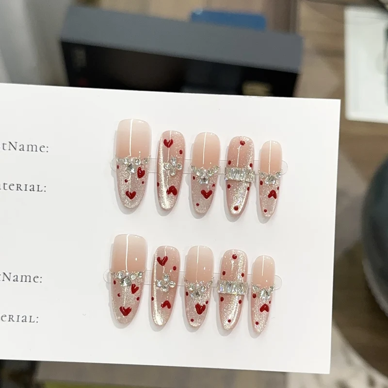 Herz-beschmücktes Press-On Nagelset