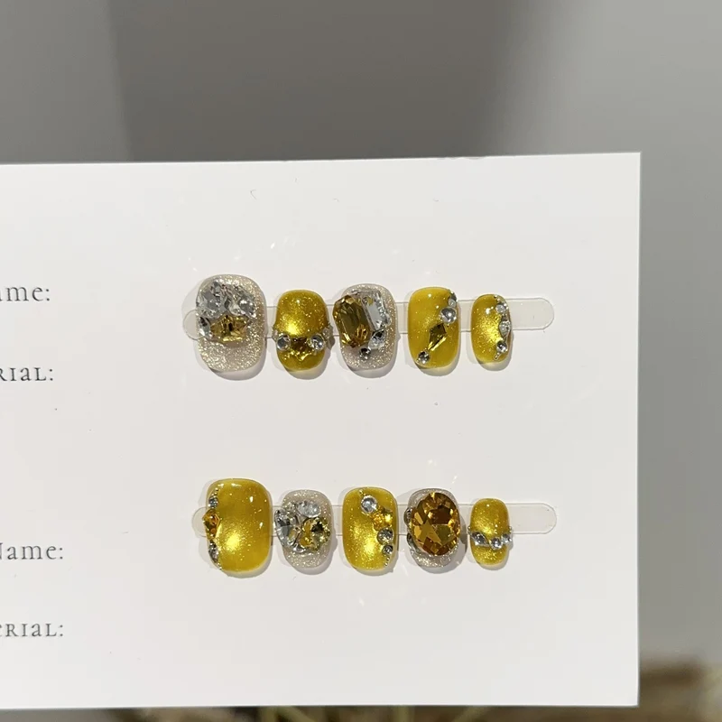 Glamouröse mit Strass verzierte Press-On Nägel