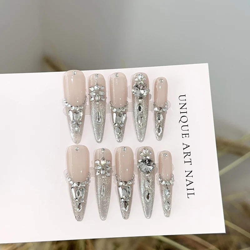 Glamourös mit Strass verziertes Press-On-Nägel-Set