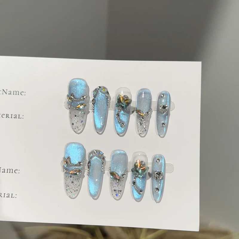Glamouröse Press-On Nagelset mit funkelnden Akzenten