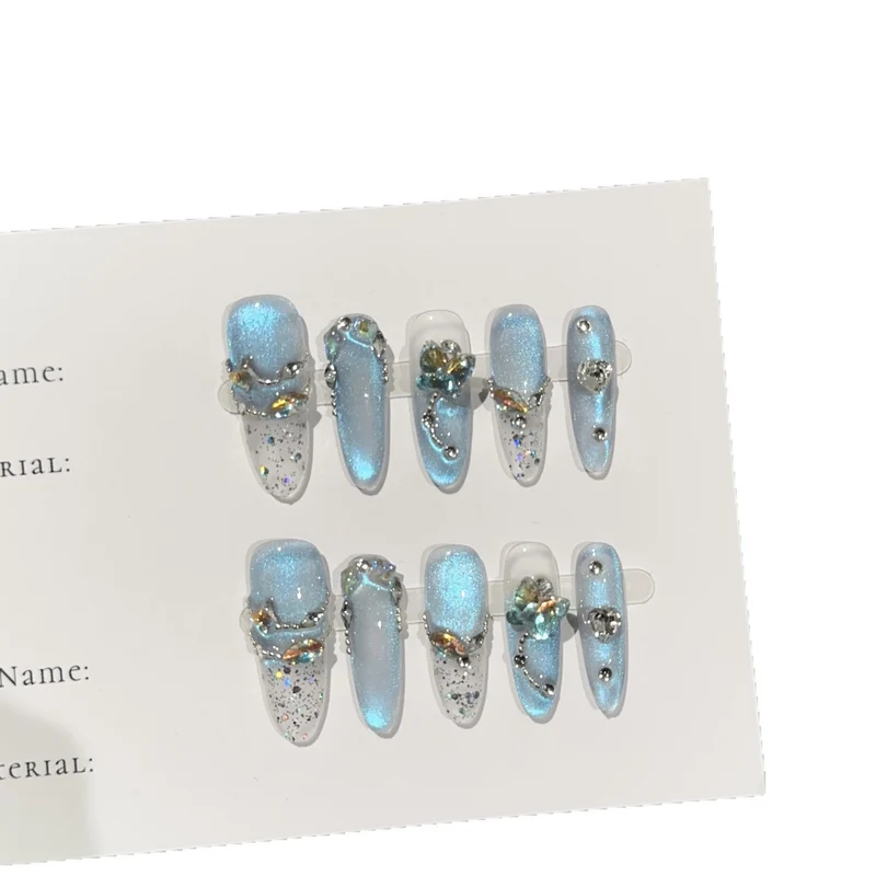 Glamouröse Press-On Nagelset mit funkelnden Akzenten