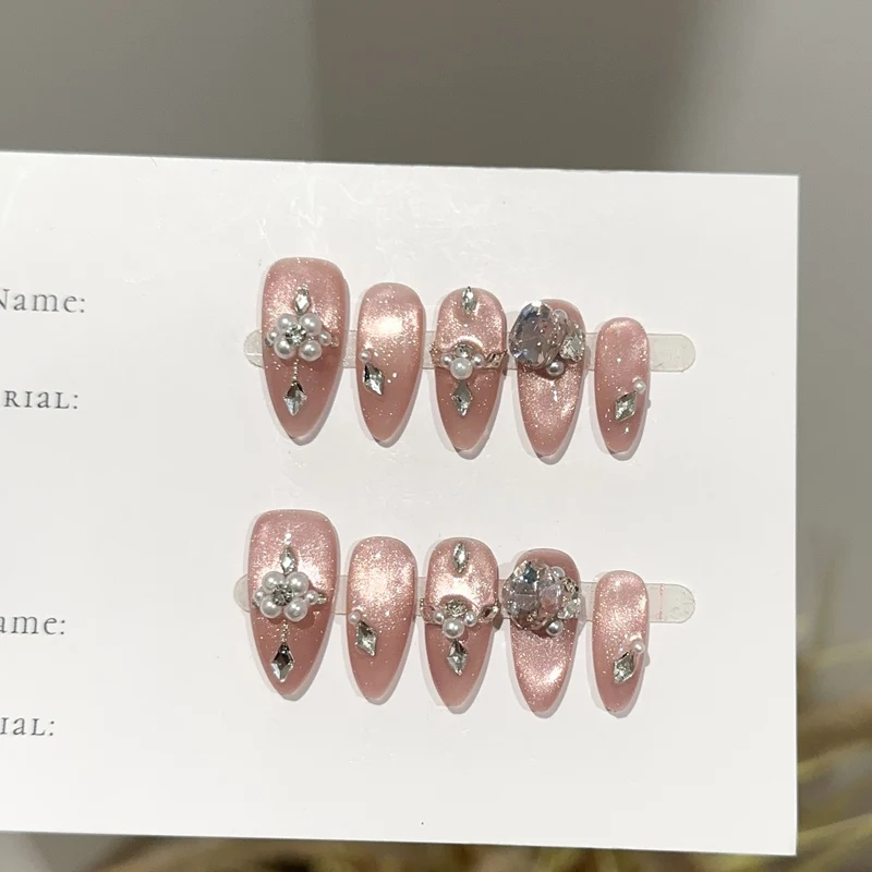 Glamouröses Press-On Nagelkunstset mit Perlen- und Steinelementen
