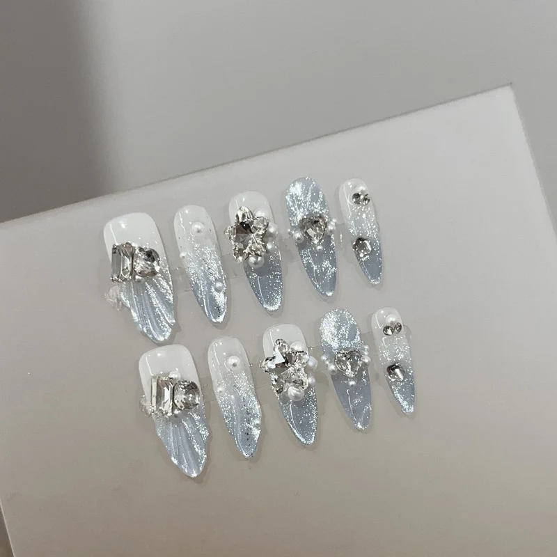 Glamouröse mit Juwelen akzentuierte Press-On Nagelset