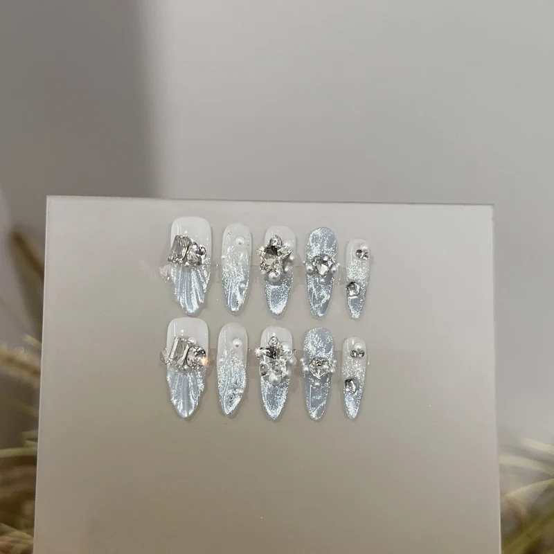 Glamouröse mit Juwelen akzentuierte Press-On Nagelset