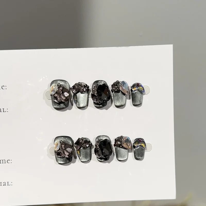 Glamouröse mit Edelsteinen verzierte Press-On Nagelset