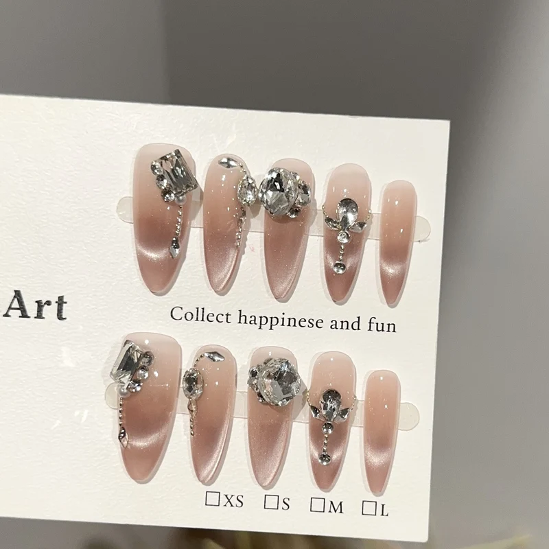 Glamouröse, mit Kristallen verzierte Press-On-Nägel Set